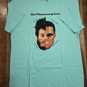 No Vacancy Inn's Men's Teal Graphic T-Shirt